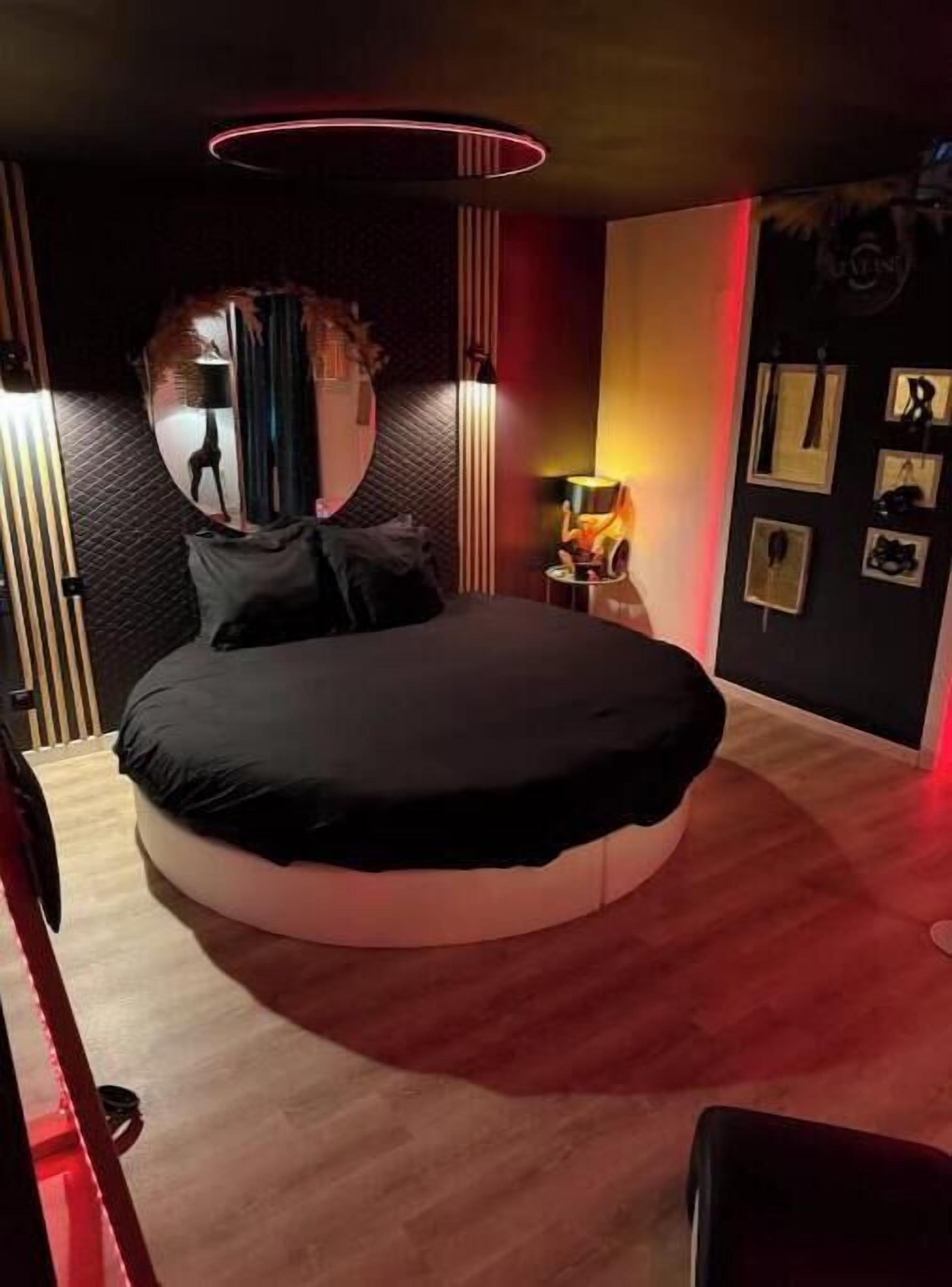 Internet, bed sheets