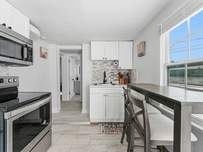 Fridge, microwave, oven, stovetop - Clearwater charm 1/1-A (Clearwater)