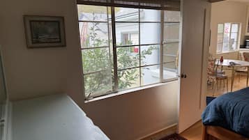 4 bedrooms, free WiFi, bed sheets