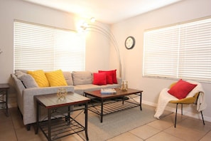 TV - Nordic Urban Oasis: Workspace |Near Downtown+Beach (Sarasota)