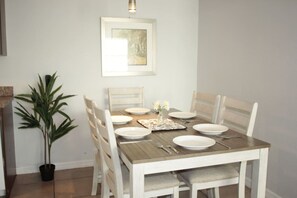 Dining - Nordic Urban Oasis: Workspace |Near Downtown+Beach (Sarasota)