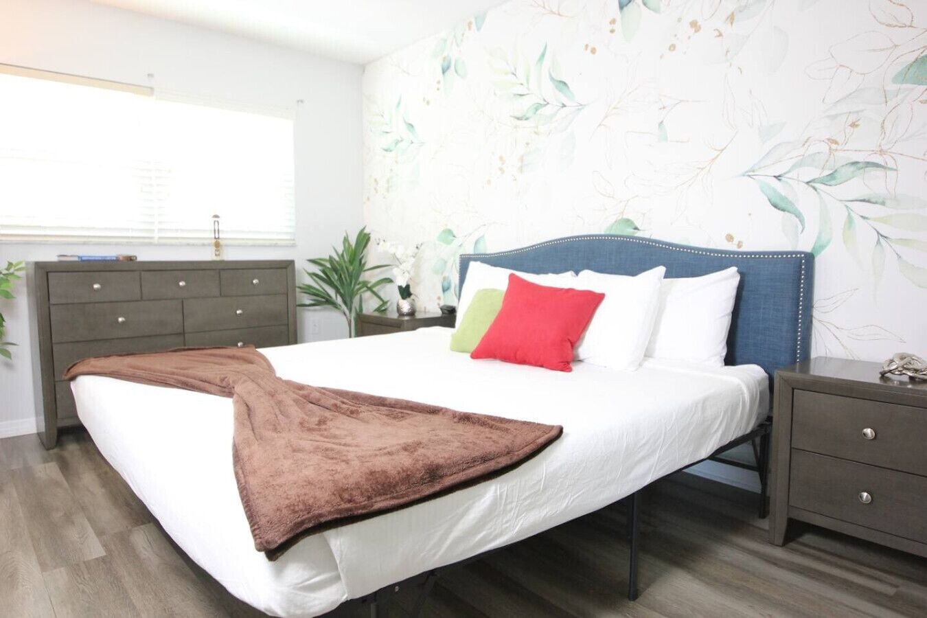 2 habitaciones, escritorio, tabla de planchar con plancha y wifi 