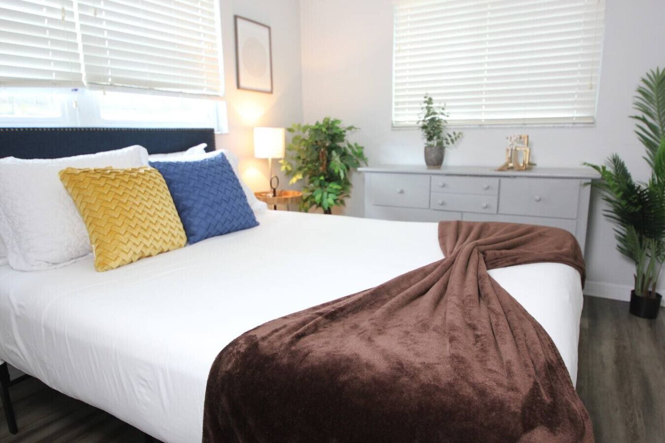 2 bedrooms, desk, iron/ironing board, WiFi