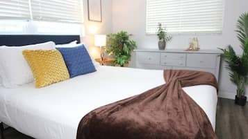 2 bedrooms, desk, iron/ironing board, WiFi