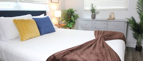 2 bedrooms, desk, iron/ironing board, WiFi
