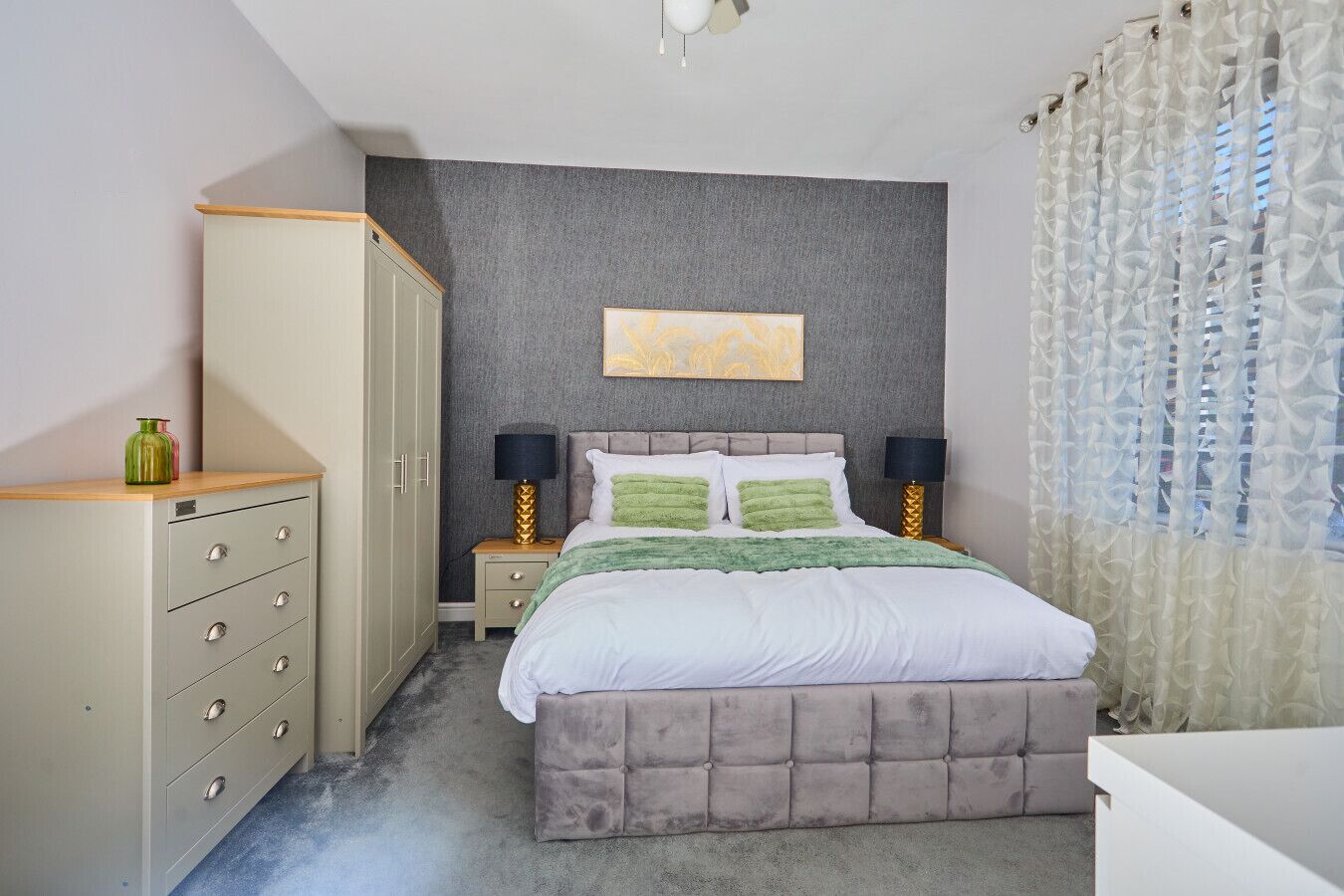 4 Schlafzimmer, Schreibtisch, Bügeleisen/Bügelbrett, WLAN