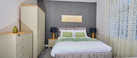 4 bedrooms, desk, iron/ironing board, WiFi