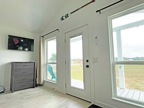 Interior - Perfect fishing, art & food location - Tropical Sea Turquoise Cabin #6 Quitman (Quitman)