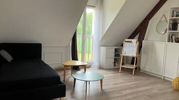 3 bedrooms, bed sheets