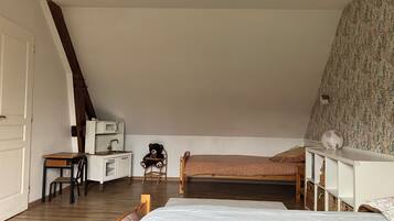 3 bedrooms, bed sheets