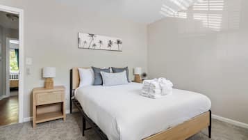 3 bedrooms, iron/ironing board, internet