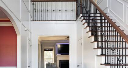 Spacious 4BR Retreat -- 2 Masters + Theater/Lounge -- Sleeps 10-12