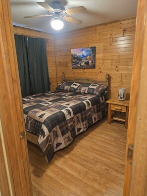 2 bedrooms, iron/ironing board, WiFi, bed sheets - The Green Bear Cabin (Unit B) Near Jellystone/Three Bears Resort in Warrens, WI (Warrens)