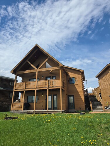The Green Bear Cabin (Unit B) Near Jellystone/Three Bears Resort in Warrens, WI