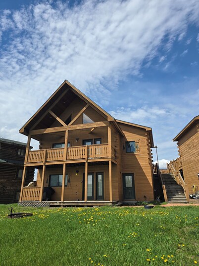 The Green Bear Cabin (Unit B) Near Jellystone/Three Bears Resort in Warrens, WI