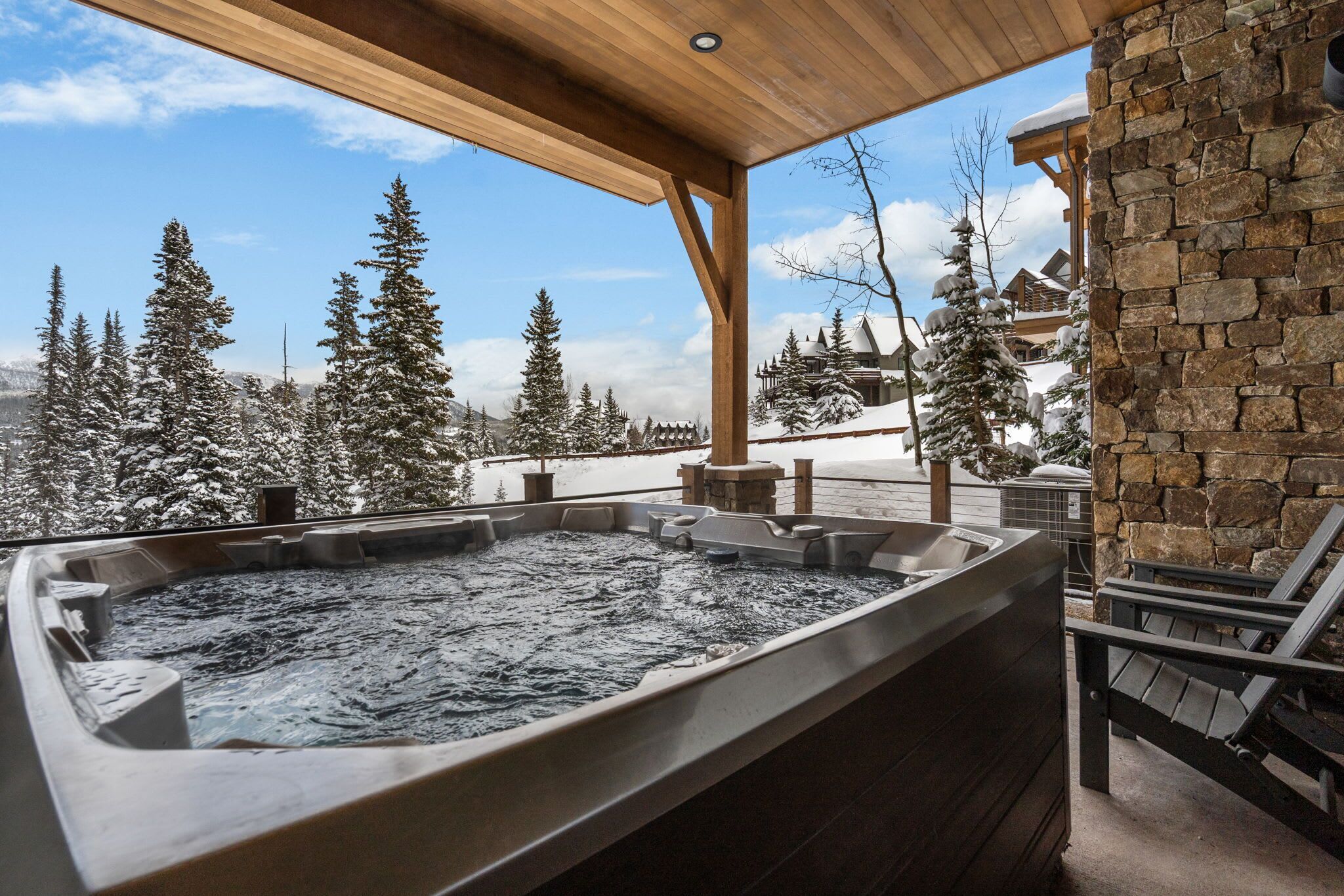 Outdoor spa tub