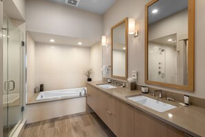 Shower, hair dryer, towels, shampoo - *New* Moonlight Basin Ski-In/Out Luxury Townhome (Big Sky)