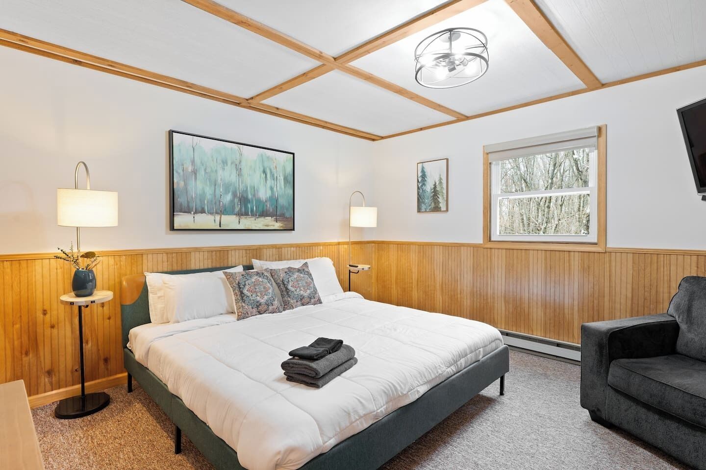 Desk, iron/ironing board, travel crib, WiFi