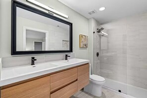 Hair dryer, soap, toilet paper - New Brick Beauty Private Pool (Richardson)