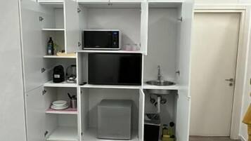Apartment, 1 Bedroom, Non Smoking | Private kitchen