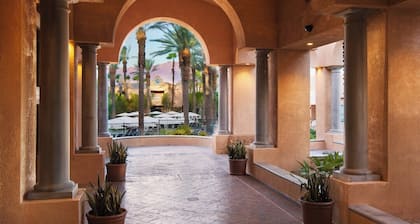 2-bed 1440 sq ft villa Sleeps 8, Concerts/Major Events, Heavenly Beds, balconies