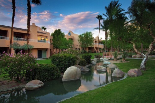 2-bed 1440 sq ft villa Sleeps 8, Concerts/Major Events, Heavenly Beds, balconies