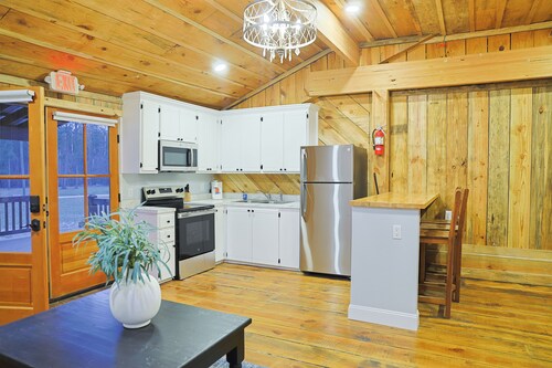 Waterfront w/ Fireplace Cozy Retreat