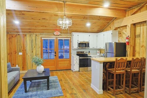 Waterfront w/ Fireplace Cozy Retreat