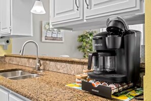 Private kitchen - Family-friendly ATT Stadium 6 Flags (Grand Prairie)
