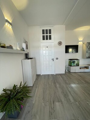 Interior - Cozy facility just a few kilometers from Sardinia's most beautiful beaches. (Siniscola)