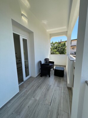 Terrace/patio - Cozy facility just a few kilometers from Sardinia's most beautiful beaches. (Siniscola)