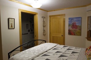 6 bedrooms, desk, free WiFi, bed sheets