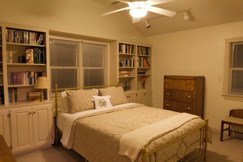Beautiful home on Blounts Bay ready for your next family vacation