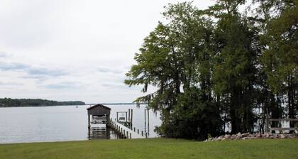 Beautiful home on Blounts Bay ready for your next family vacation