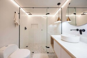 Shower - lEPl Warm & renewed design apt near Provenza (Medellín)