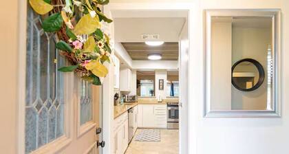 Moody Moon Cottage 3bd with Pool Table 10min dfw