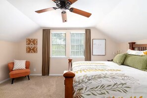 Room - Moody Moon Cottage 3bd with Pool Table 10min dfw (Irving)