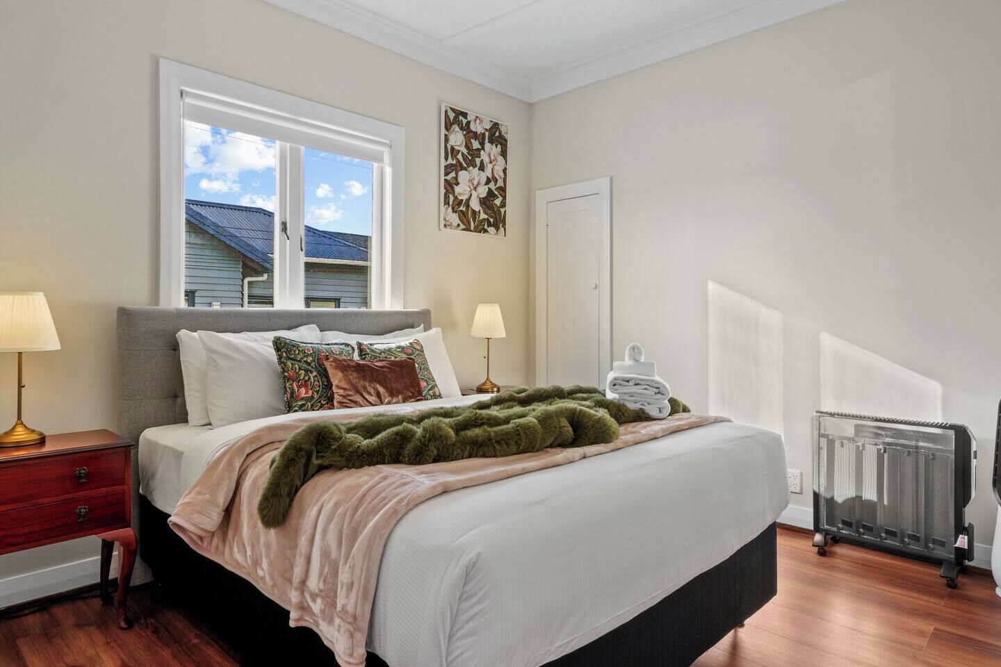 Iron/ironing board, WiFi, bed sheets