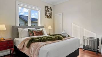 Iron/ironing board, WiFi, bed sheets
