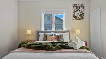 Iron/ironing board, WiFi, bed sheets