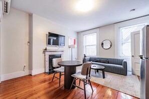 Smart TV - The Beacon Hill Residence (Boston)