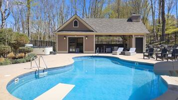 Outdoor pool, a heated pool