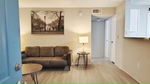 Living area - Best 1Bed 1Bath, 5 min walk to NRG /by Med Center (Houston)