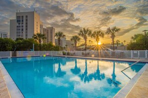 Pool - Destin Spring Break HQ | 3BR + Pool | Book NOW! (Destin)