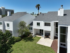 Exterior - Destin Spring Break HQ | 3BR + Pool | Book NOW! (Destin)
