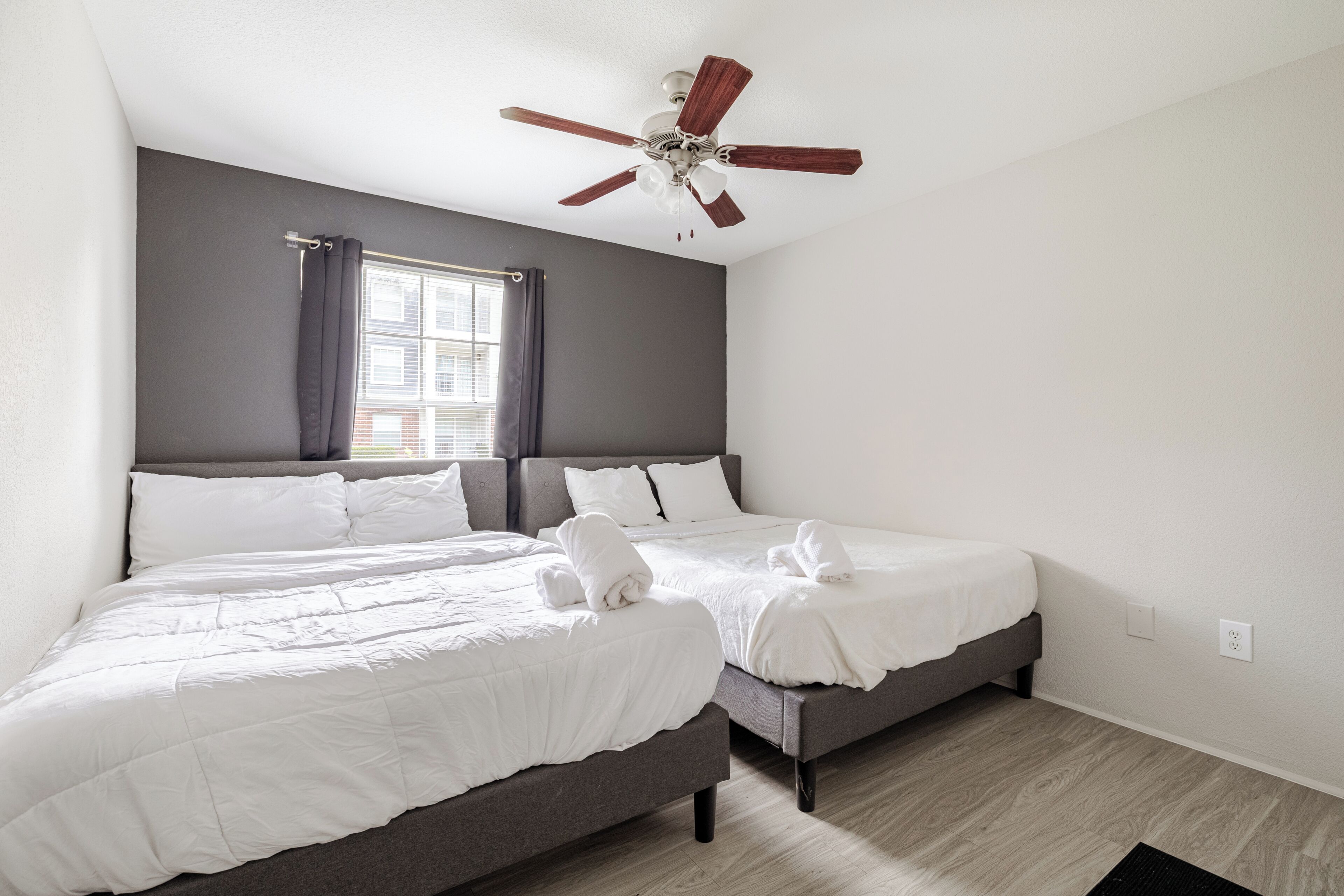 1 bedroom, desk, iron/ironing board, WiFi