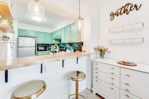 Fridge, microwave, stovetop, cookware/dishes/utensils - Amazing 2 BR at 211 Hillside, Very Relaxing Place (North Myrtle Beach)