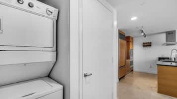 Apartment, 1 King Bed with Sofa bed, Kitchen, City View | Interior