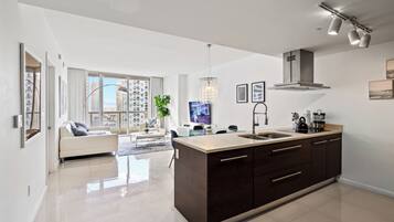 Apartment, 1 King Bed with Sofa bed, Kitchen, City View | Interior
