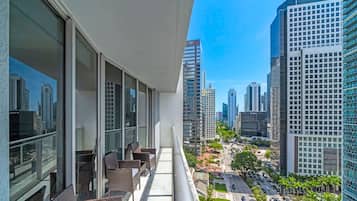 Appartement, 1 très grand lit et 1 canapé-lit, cuisine, vue ville | Enceinte de l’hébergement